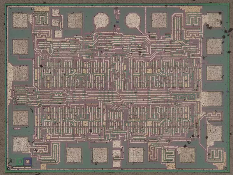 图0：以苏联老式计数器芯片为例说明逆向工程 CMOS
